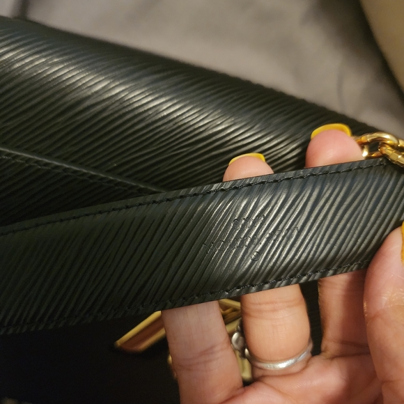 ‼️SOLD‼️Louis Vuitton LV Twist MM Black Shoulder/Crossbody Bag - Picture 8 of 12